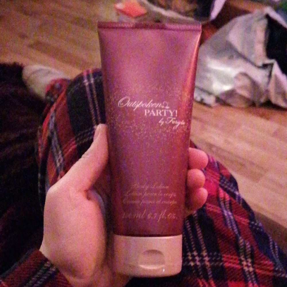 Outspoken Party by Fergie body lotion